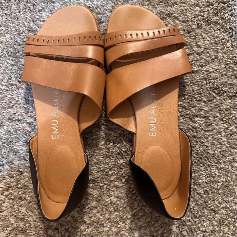 Emu Women's Tan and Black Sandals